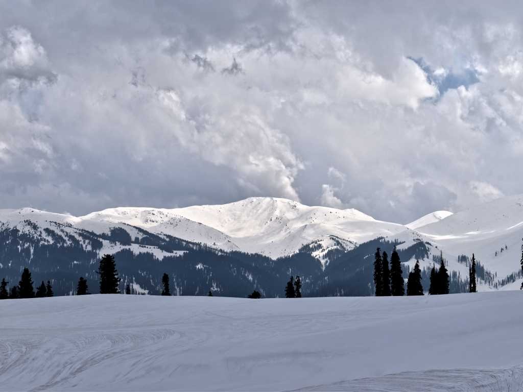 Snow slopes and mountains of Gulmarg view sonamarg view during Kashmir trip by Eka Experiences