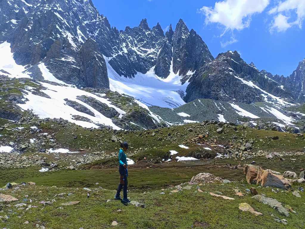 Walking on the trail_Kashmir Great Lakes_Eka Experiences