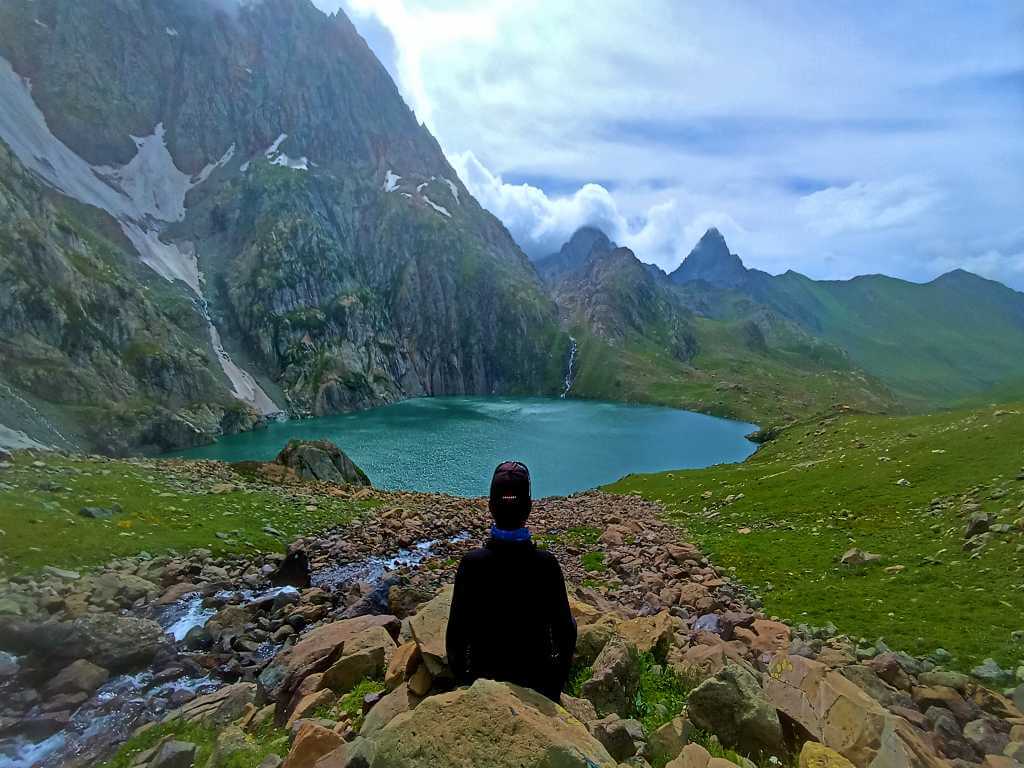 Trekker admiring a lake_Successful Trek_Kashmir Great Lakes Trek_Eka Experiences