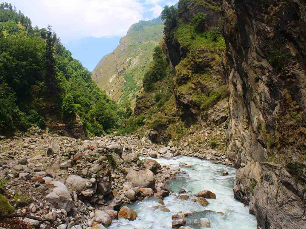 River flowing through a valley_Dev Kyara Trek in Uttarakhand