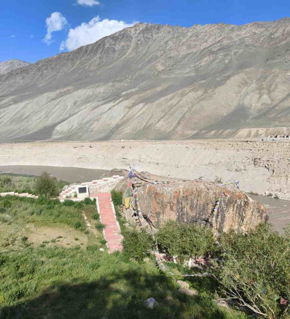 Sacred monilith against the backdrop of Zanskar landscapes_Eka Experiences