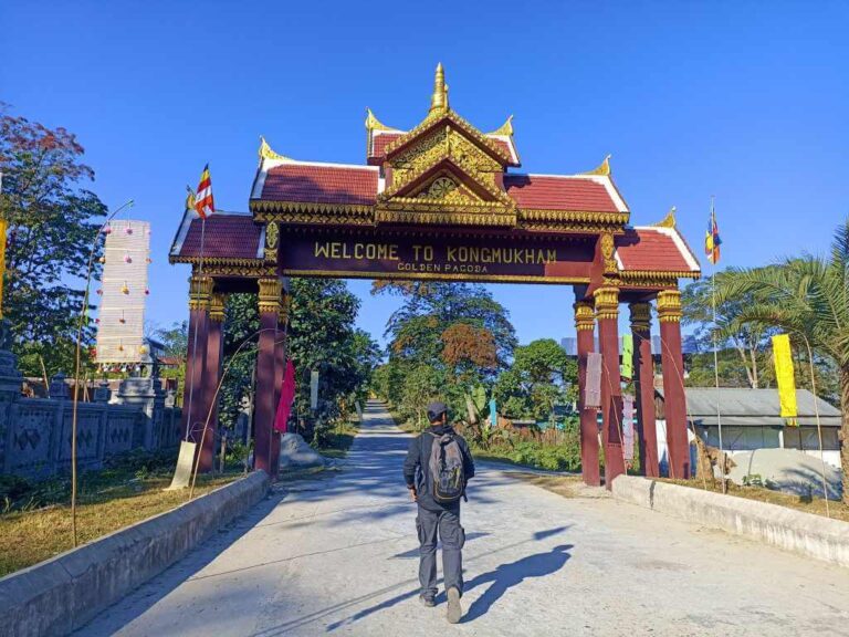 The Kongmu Kham entrance gate of Golden Pagoda of Namsai Arunachal Pradesh Tour_Eka Experiences